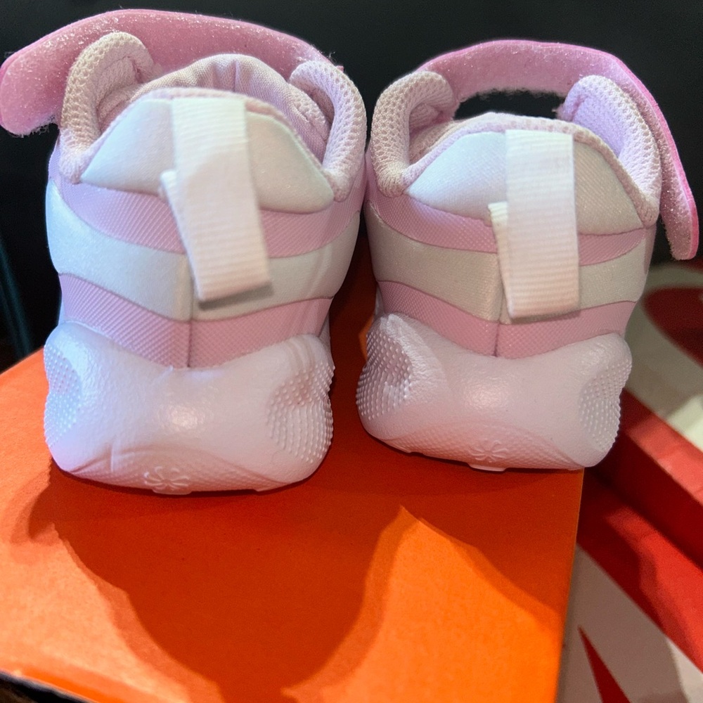 NWOT baby girl Nike revolution 7 sneaker pink - Picture 3 of 5